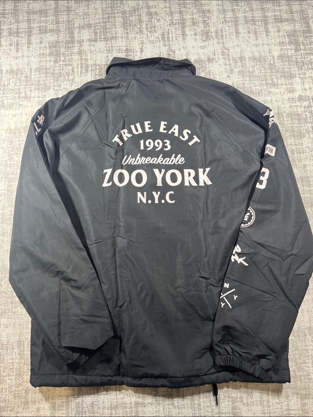 Zoo York Black Coach Windbreaker with White Sleeve Logos sz M mens28X22.5 PTP